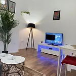 1-Bed Apartment Sleeps 6 In The City Center