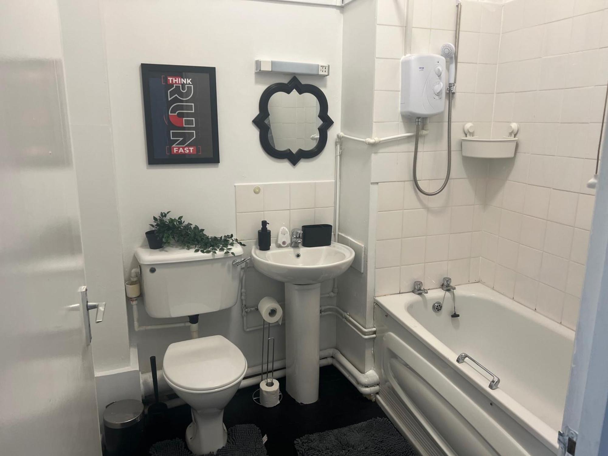 Apartment 1-Bed Apartment Sleeps 6 In The City Center