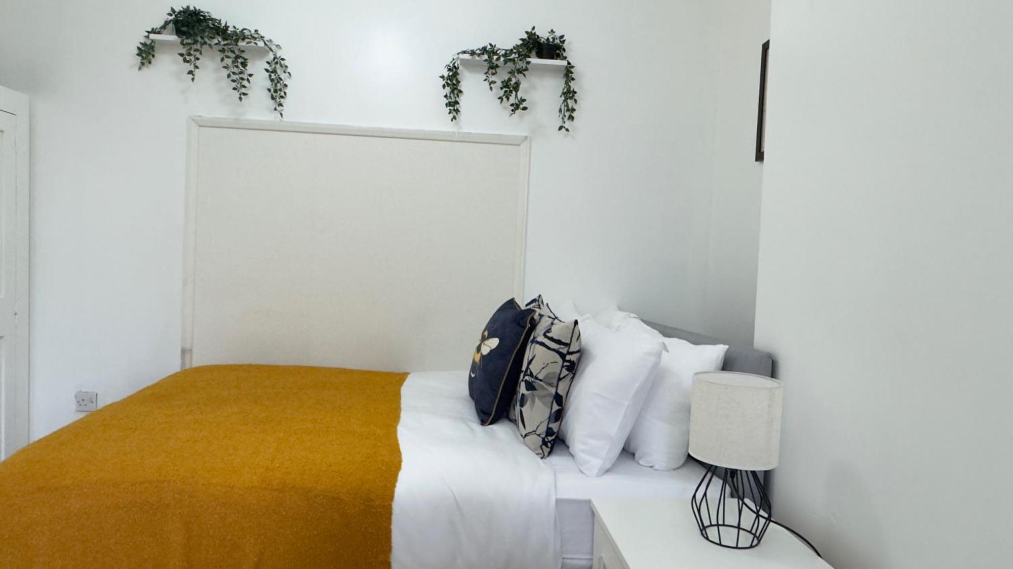1-Bed Apartment Sleeps 6 In The City Center Apartment *