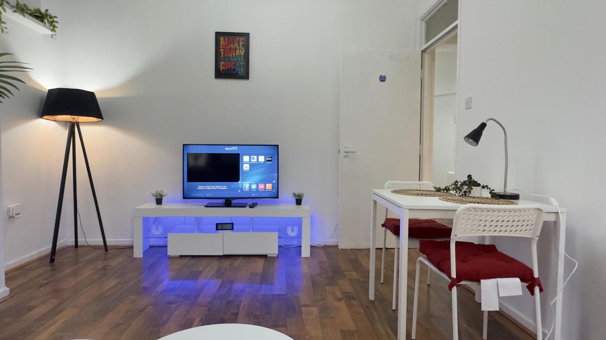 Apartment 1-Bed Apartment Sleeps 6 In The City Center *