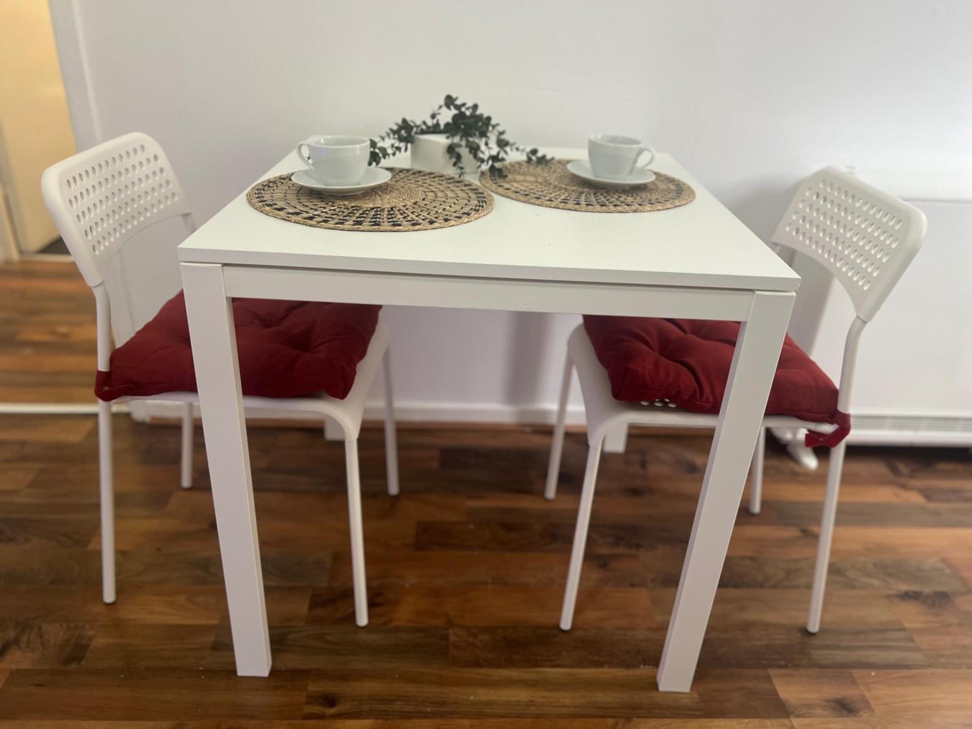 1-Bed Apartment Sleeps 6 In The City Center Birmingham